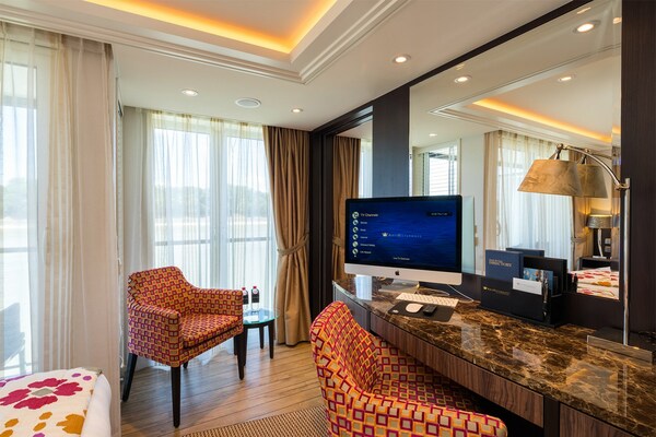 AmaWaterways AmaLea Accommodation Category BA 3.jpg